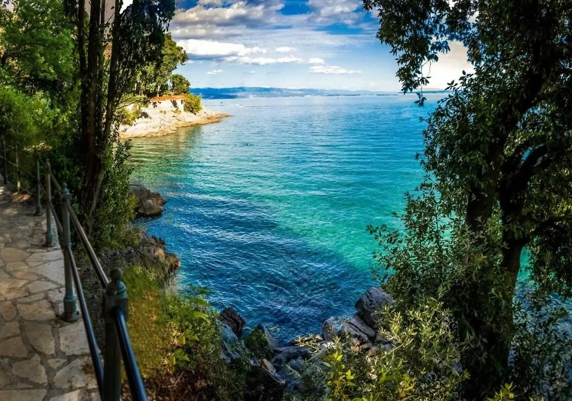 Chic Spacious Apartment Surrounded By Nature Near Opatija Matulji